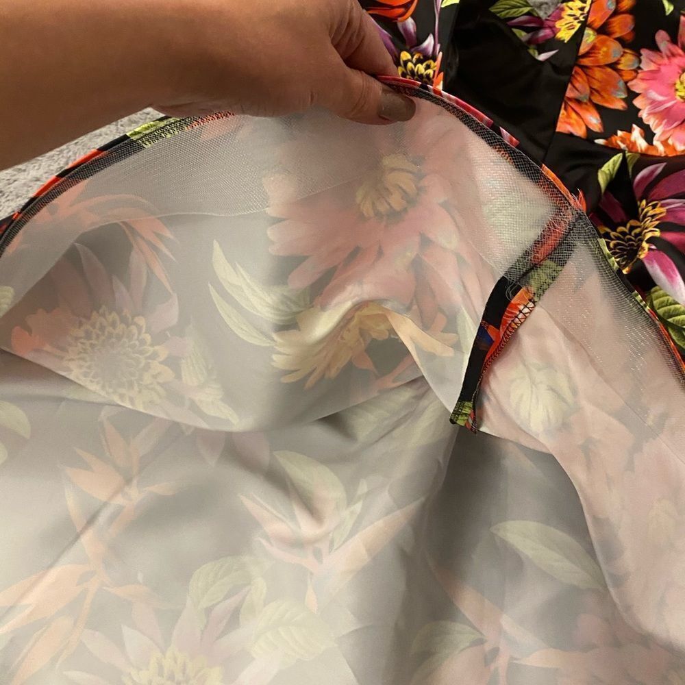 Nomens floral satin dress, size Uk16( US12) - Picture 5 of 10